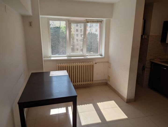 Mosilor/ Stefan cel Mare / dec et 3 / bl 1981 /Metroul Obor / 2 minute /