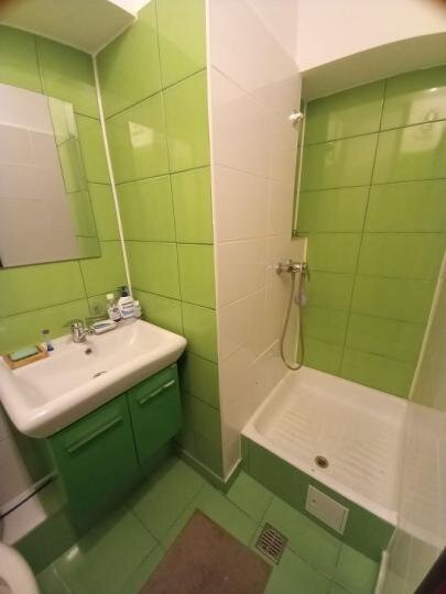 Mosilor/ Stefan cel Mare / dec et 3 / bl 1981 /Metroul Obor / 2 minute /